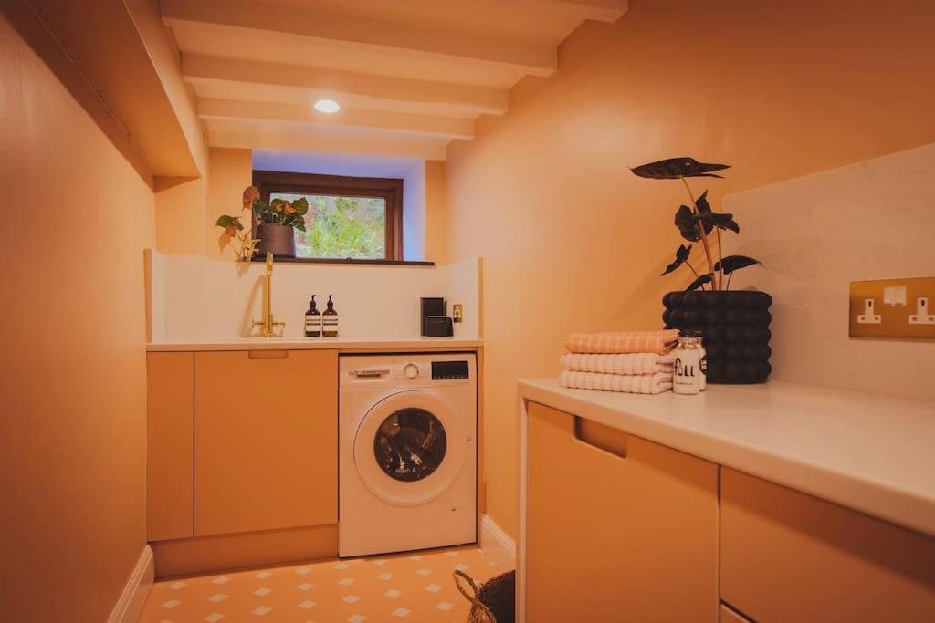River Cottage, A Luxurious And Cosy Riverside Cottage For Two Welshpool Ngoại thất bức ảnh